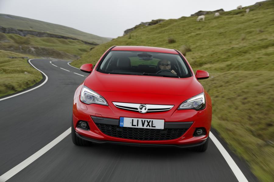  Vauxhall Astra GTC 2012 года  (фото 38 из 62)